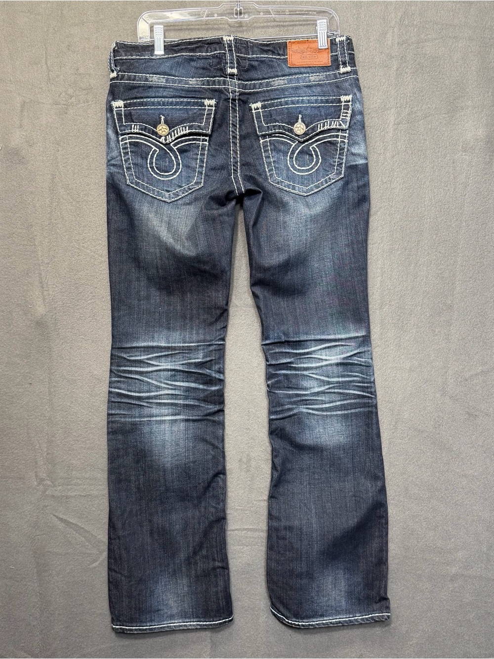 Buckle Big Star LIV Boot Cut
Jeans Sz 30R dark wash thick stitching